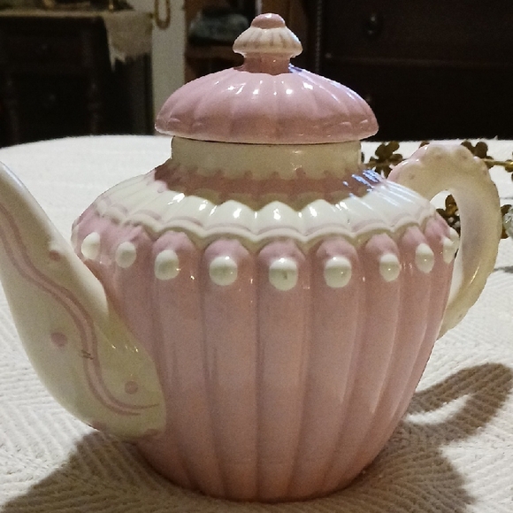 Elegant Pink and White Ceramic Teapot - Picture 9 of 13